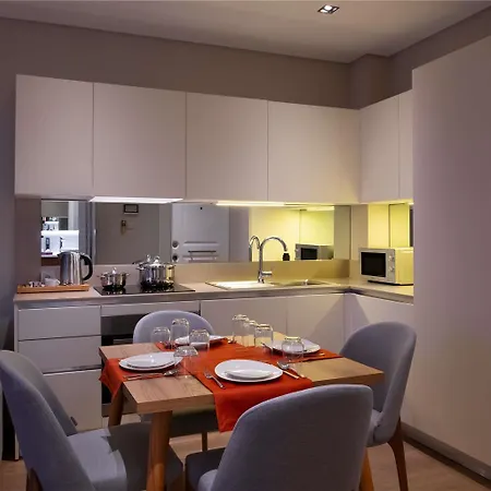 Moevenpick Living West 호텔 *