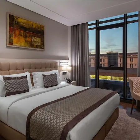 Moevenpick Living West 호텔 *