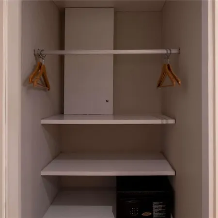 Moevenpick Living West 호텔 *