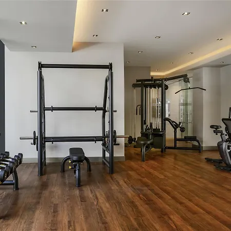 Moevenpick Living West 호텔 *