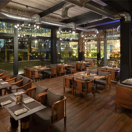 호텔 Moevenpick Living West