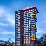 Otel Moevenpick Living West *