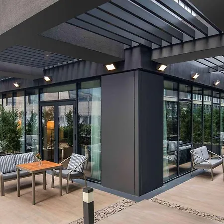酒店 Moevenpick Living West *