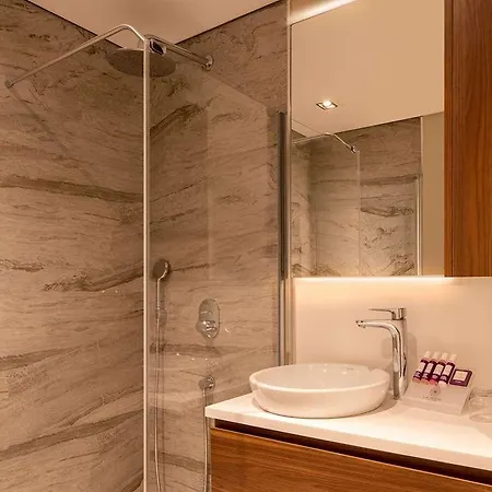 Moevenpick Living West *