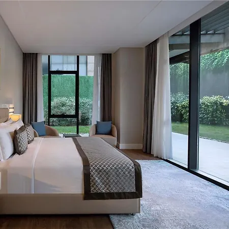 Moevenpick Living West Hotel *