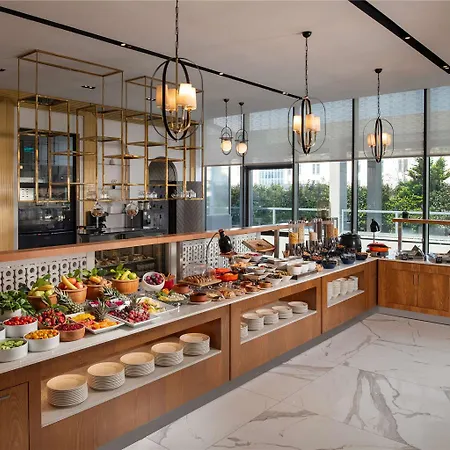 Otel Moevenpick Living West