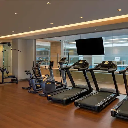 Hotel Moevenpick Living West *