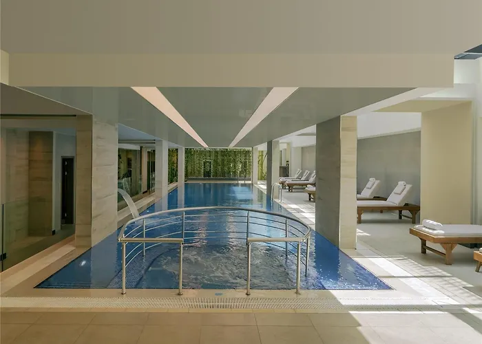 Moevenpick Living West Отель