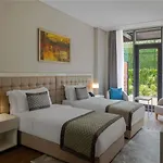 酒店 Moevenpick Living West *