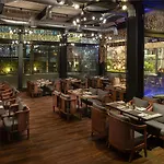 Moevenpick Living West 酒店 *