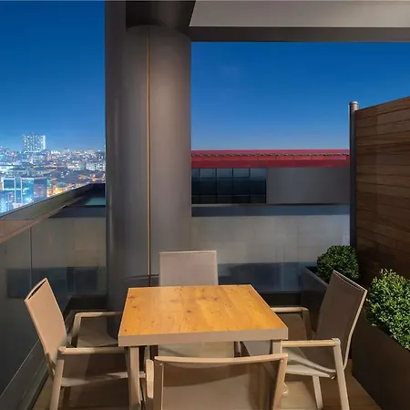 ホテル Moevenpick Living West