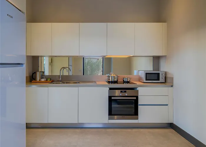 Szálloda Moevenpick Living West